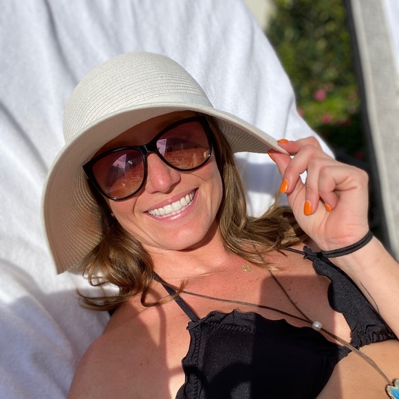 Active buyer and seller on Posh - Picture 1 of 1